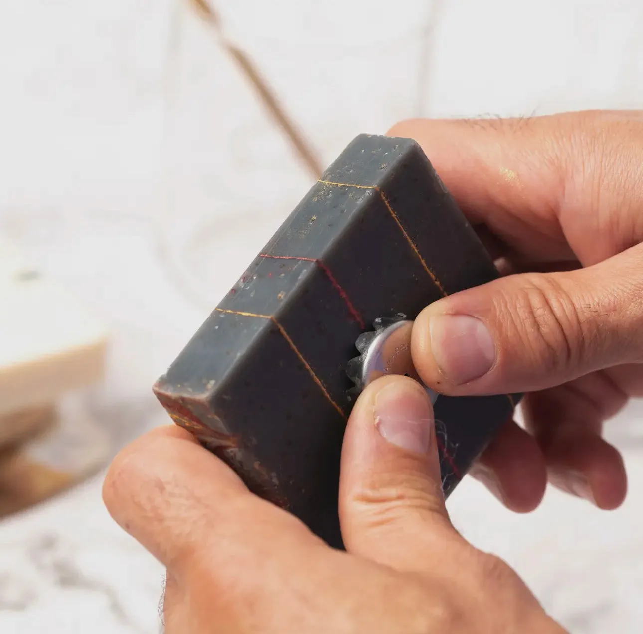Magnetic soap dish